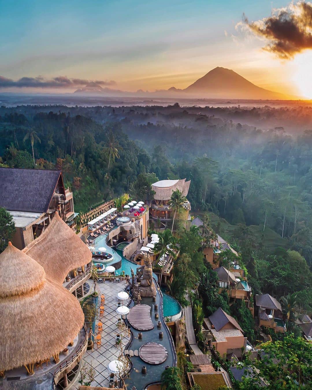 Những khách sạn sang trọng đằng cấp với tầm nhìn ra núi rừng hoặc đại dương