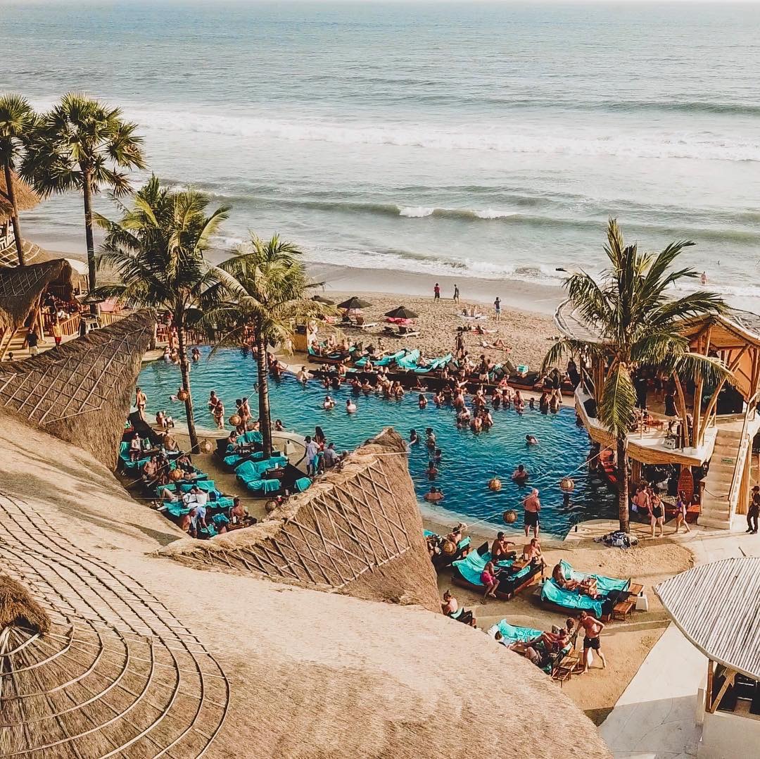 Câu lạc bộ bãi biển là đặc sản của Canggu @finnsbeachcanggu
