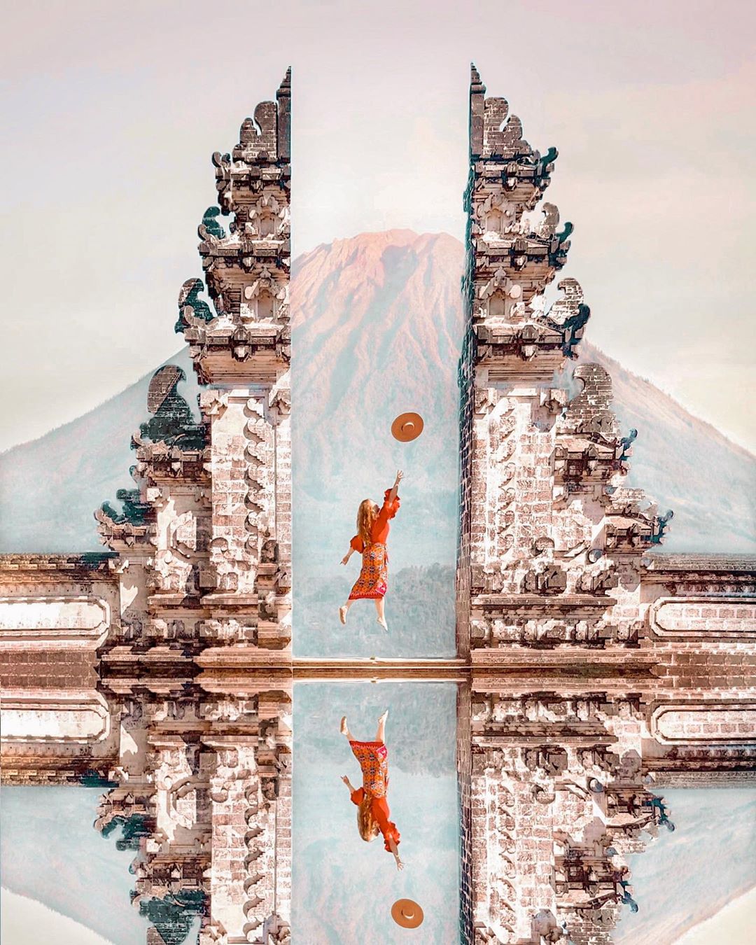 Để check-in tại cổng trời Bali bạn sẽ phải chờ một hàng dài, nhưng vẫn đáng phải không nào @nasti.fox