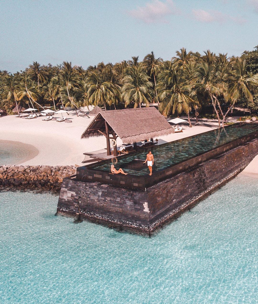 Một và chỉ một chúng ta trong khoảng tĩnh lặng hiếm hoi này