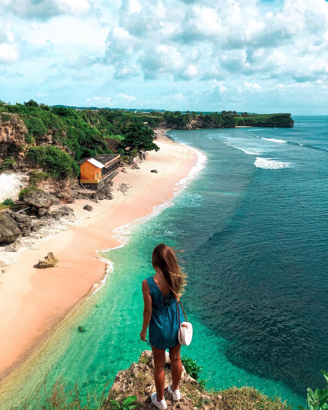 Là một điểm lướt sóng ưa thích, Balangan nằm ở phía bắc vách đá tạo thành lỗ số 15 của sân gôn New Kuta. Cái tên "Balangan" được cho là áp dụng cho toàn bộ bờ biển bao gồm cả Dreamland, trước khi "người lướt sóng" là biệt danh của vùng bờ phía nam của vách đá